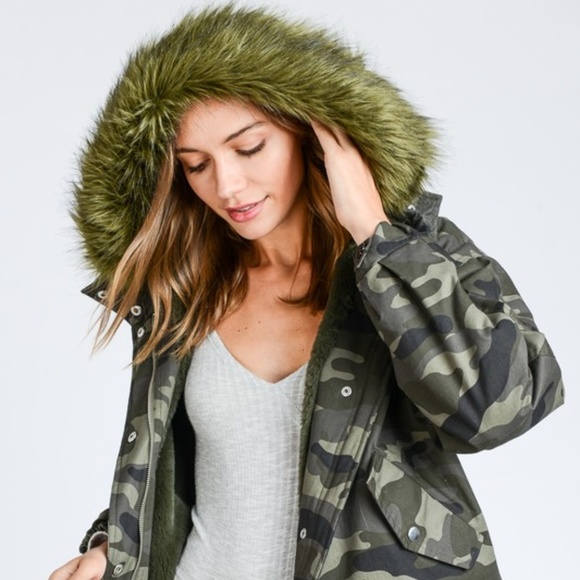 ⭐️ CAMOUFLAGE PARKA JACKET WITH FAUX FUR HOODIE - Picture 2 of 8